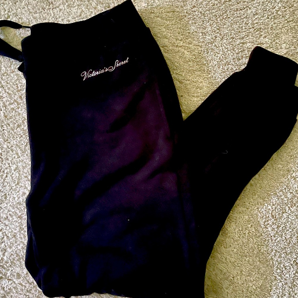 💗Victoria’s Secret Black Sweatpants size Medium 💗